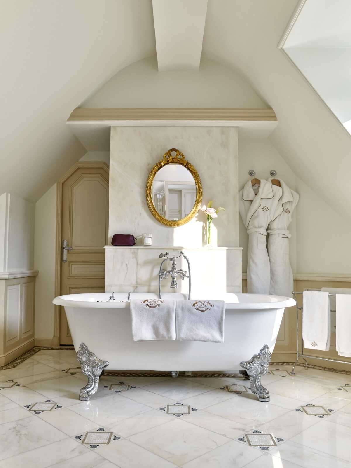 Le Meurice: La Parisienne Bathroom