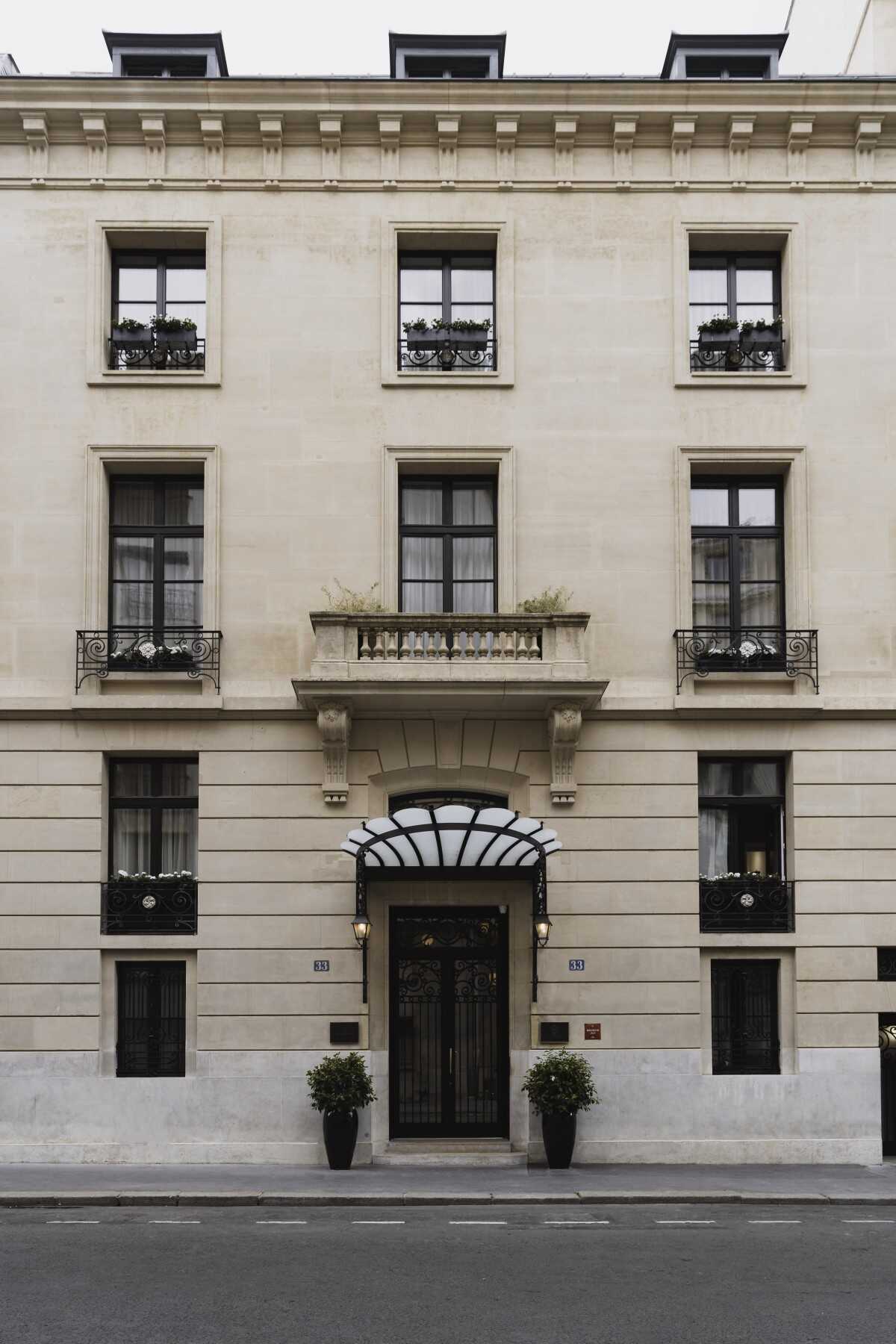 Maison Villeroy: Facade by Day