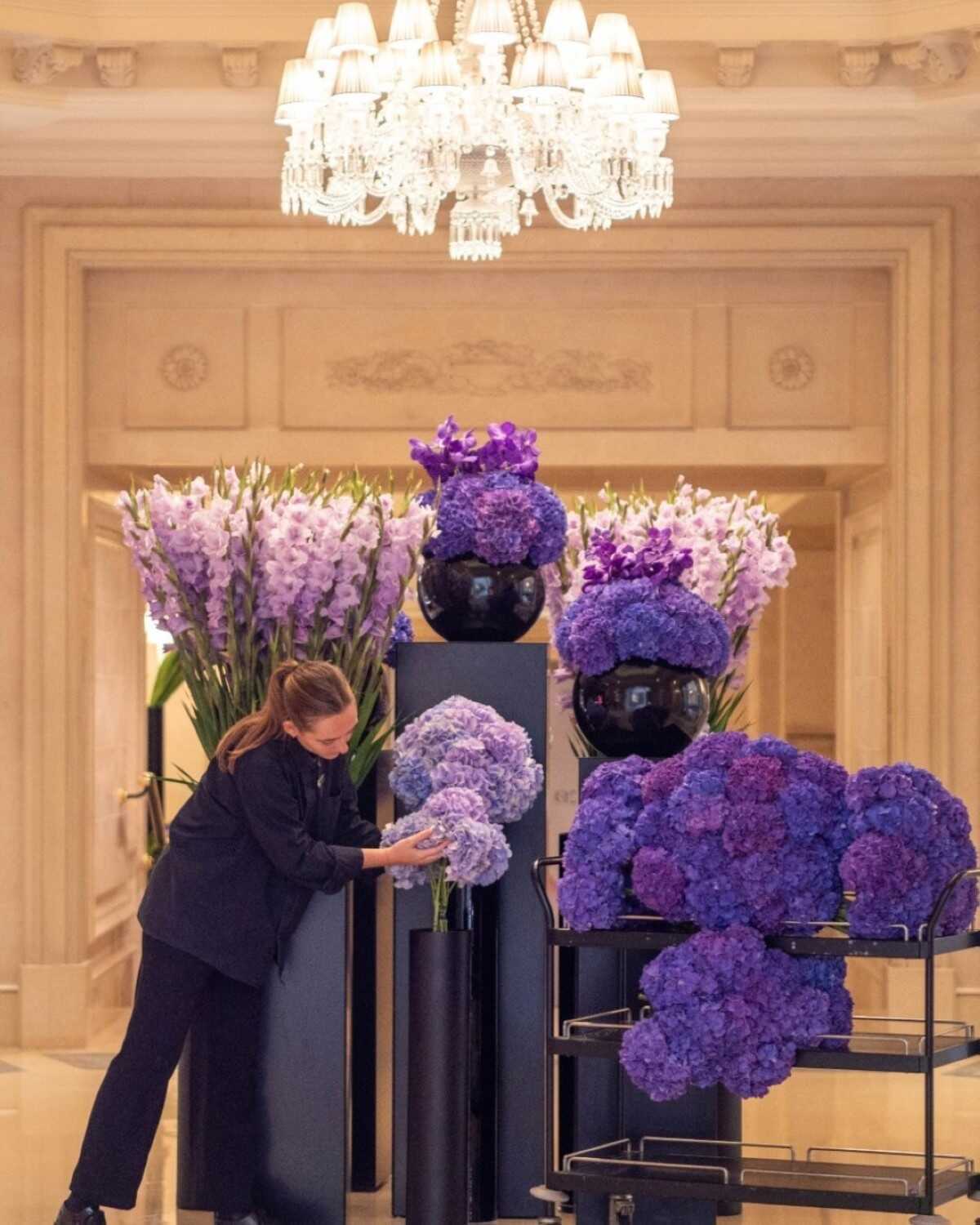 Four Seasons Hotel George V: Lobby Floral Arrangement