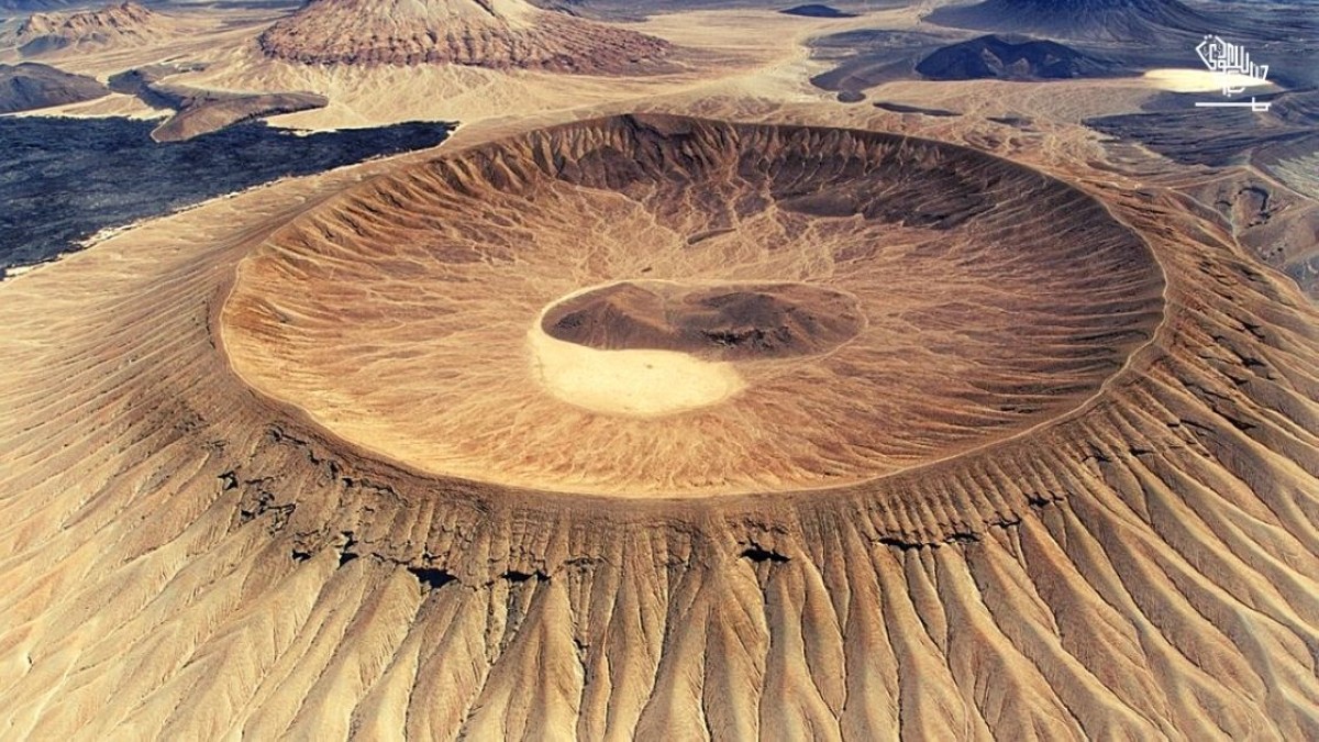 It may be challenging but a hike up Jabal Abyad is worth the effort. saudiscoop.com