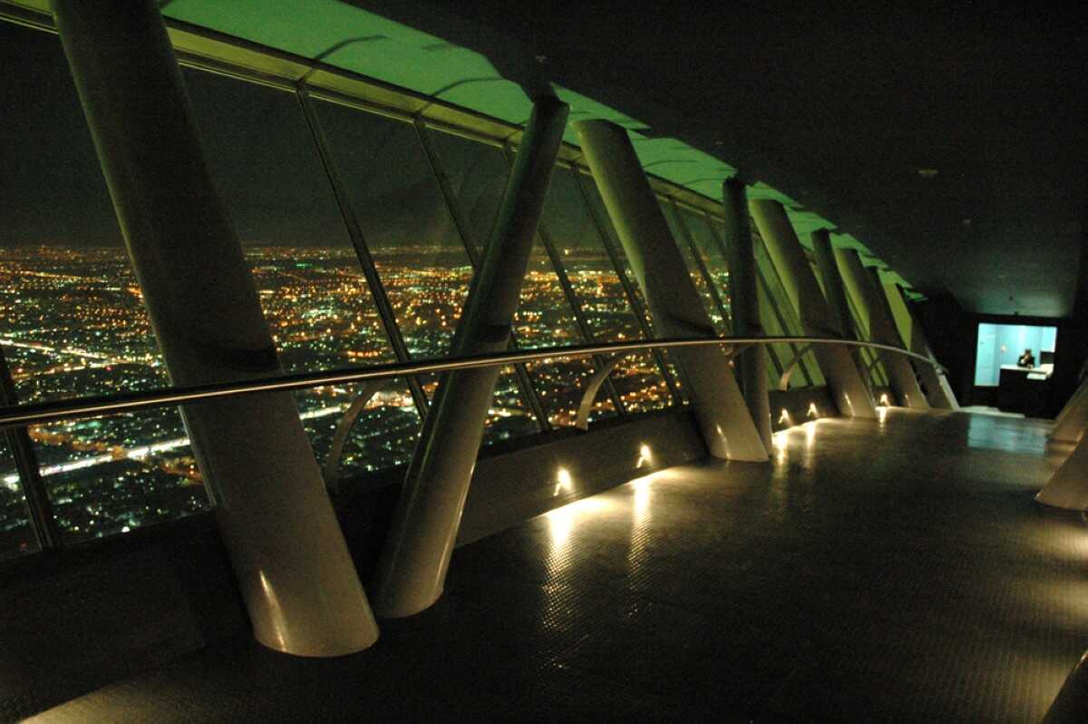 See the whole city from above on the Sky Bridge