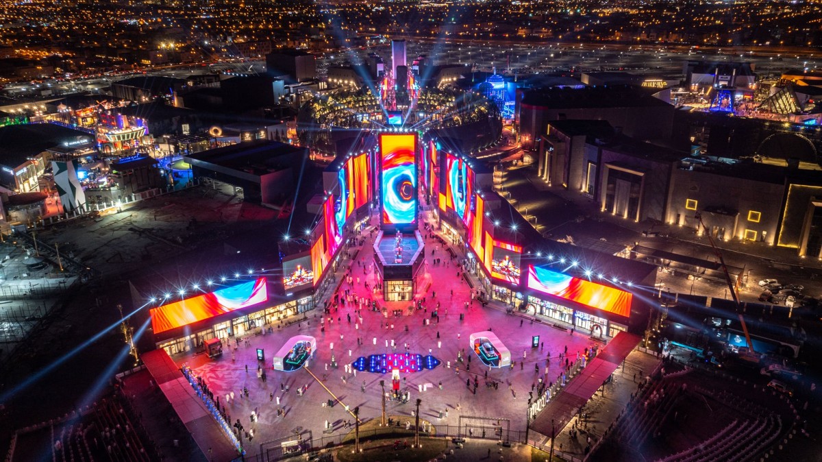 Boulevard City is the place to be for free entertainment after dark. visitsaudi