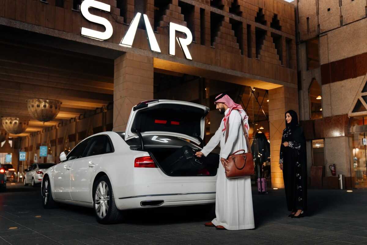 The quickest way from the airport to Riyadh is a taxi