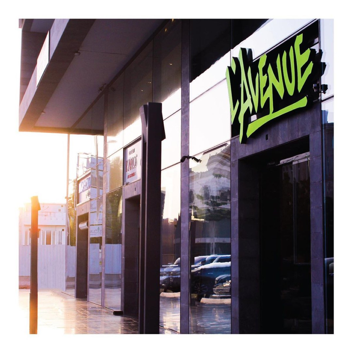 L'Avenue transports you to a Canadian diner