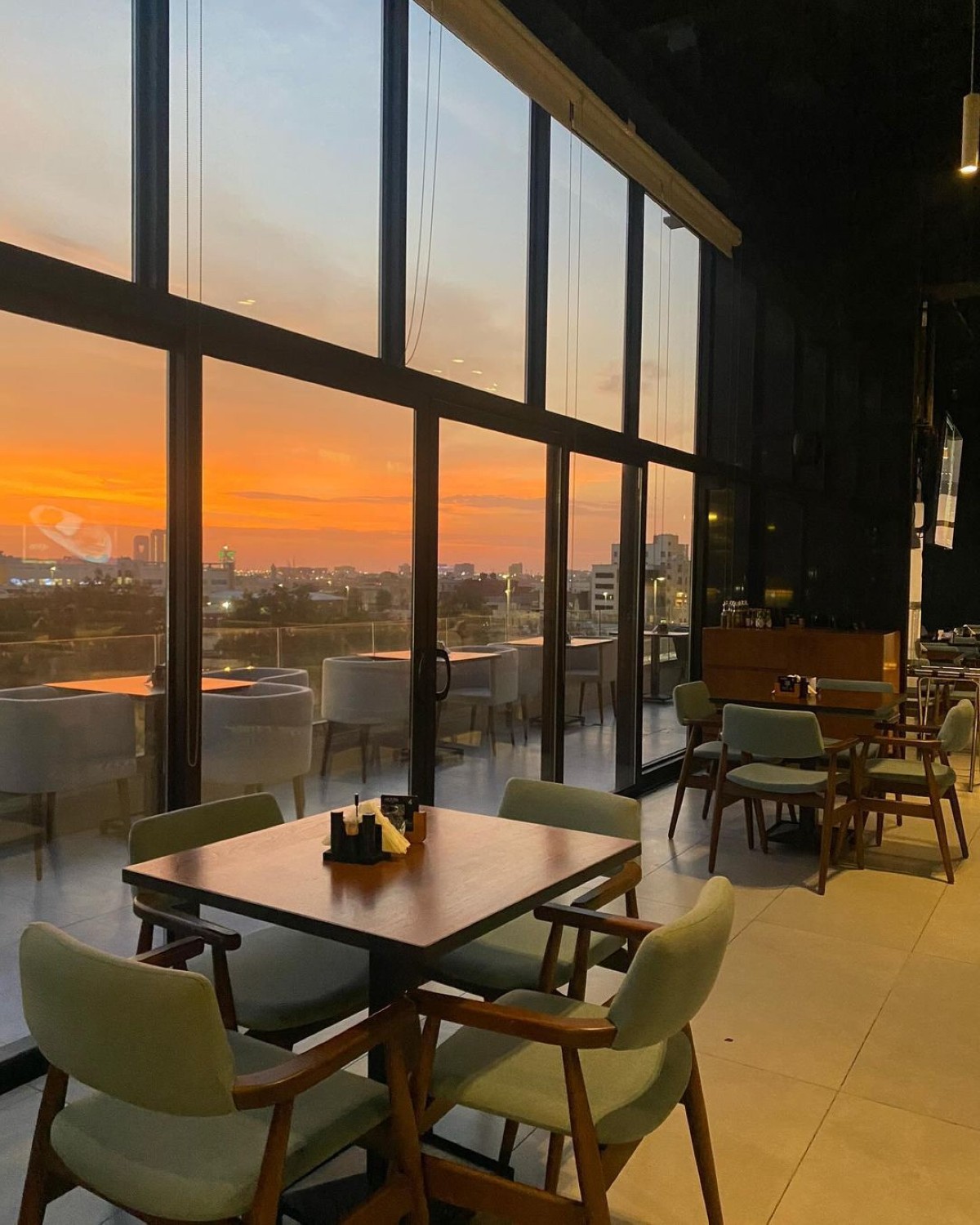Enjoy Italian cuisine alongside incredible views at the Aloura Lounge