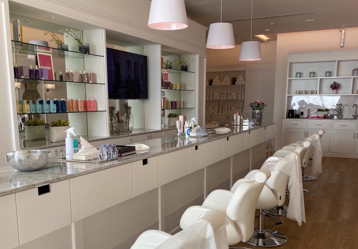 Leave the salon looking like a superstar at Blowrious. @blowrious