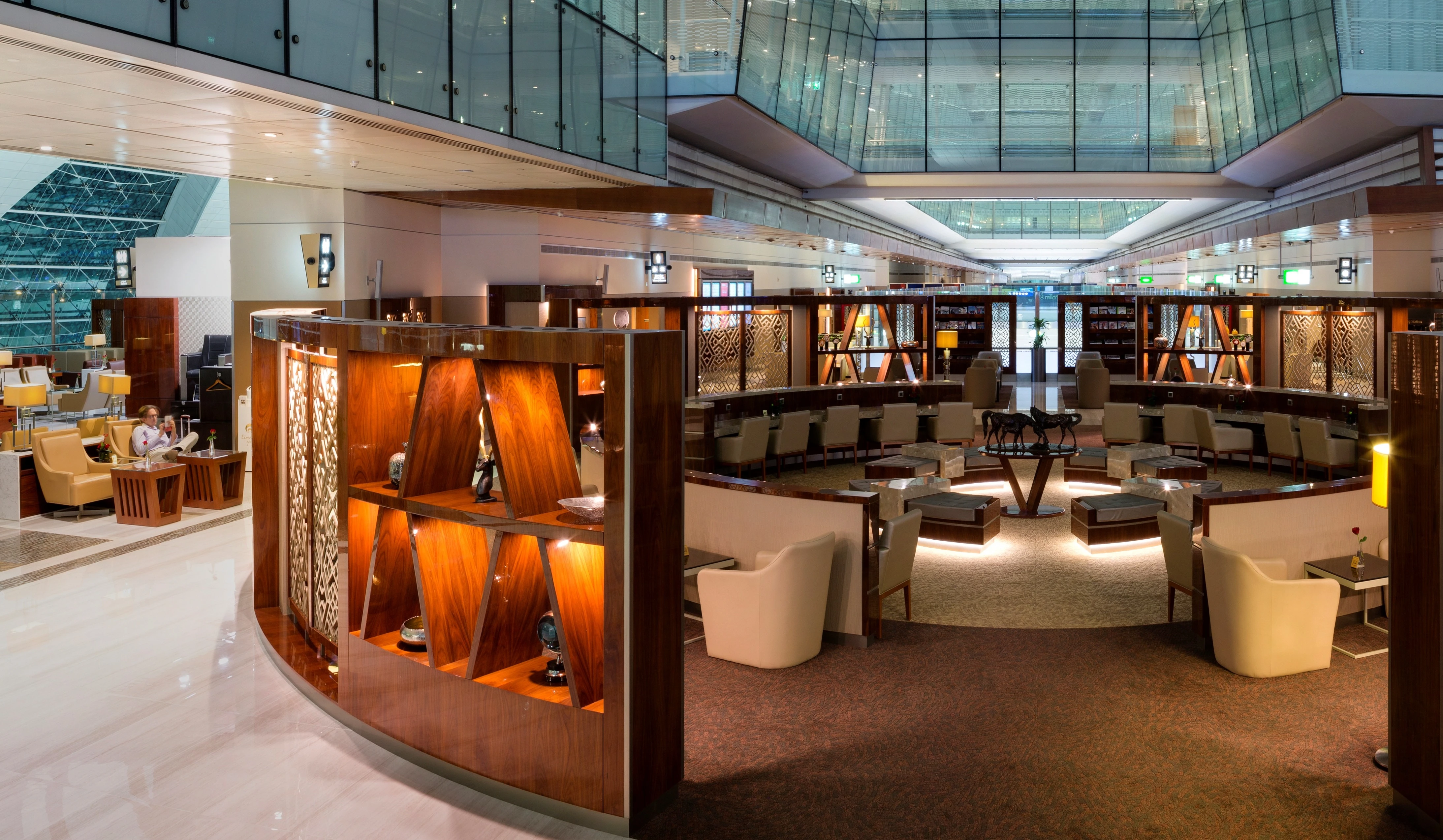 Emirates First Class Review (A380 \u0026 777-300ER) - Live Love Run Travel, image size:4375x2548