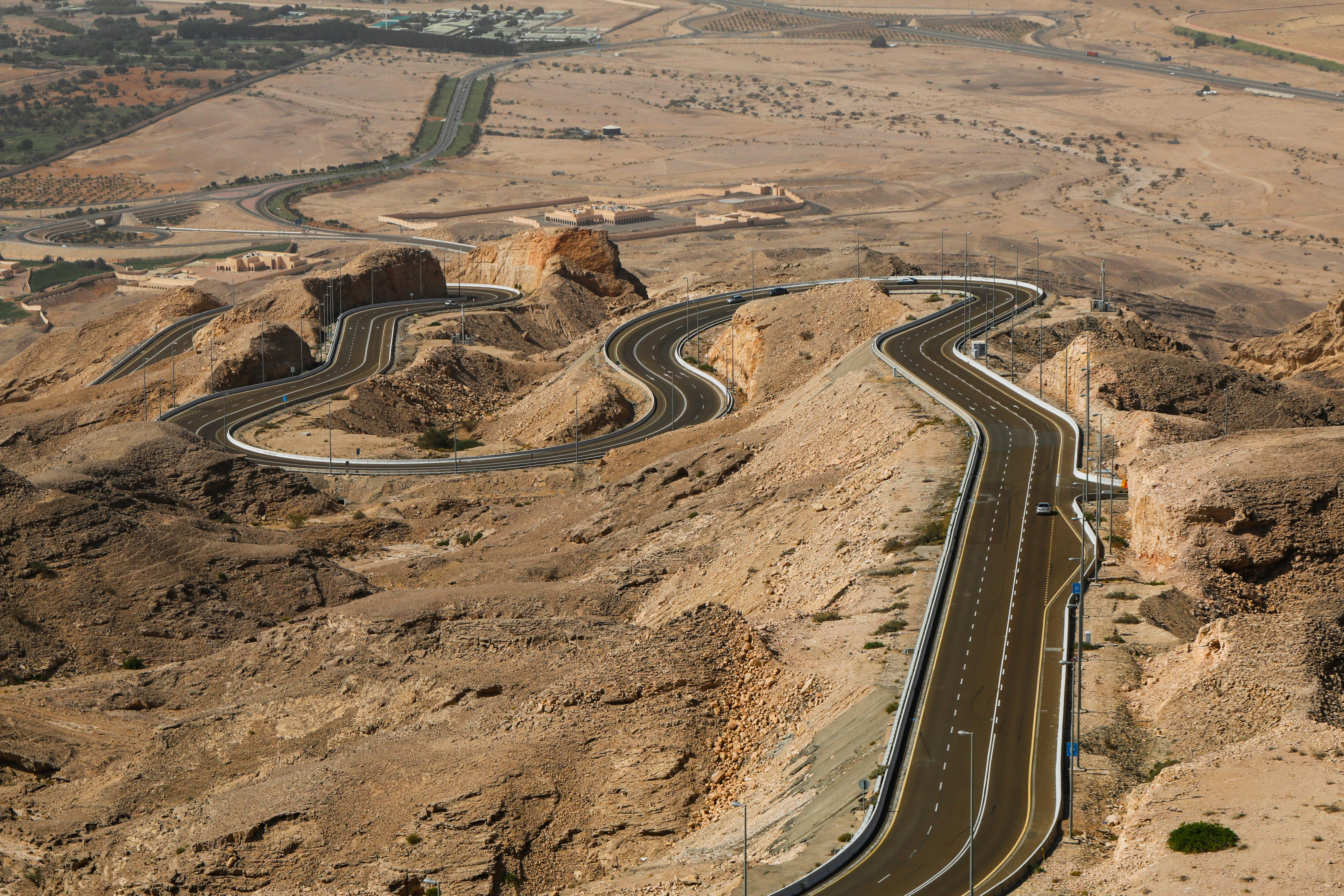 Road leading up to Jebel Hafeet. Pexels