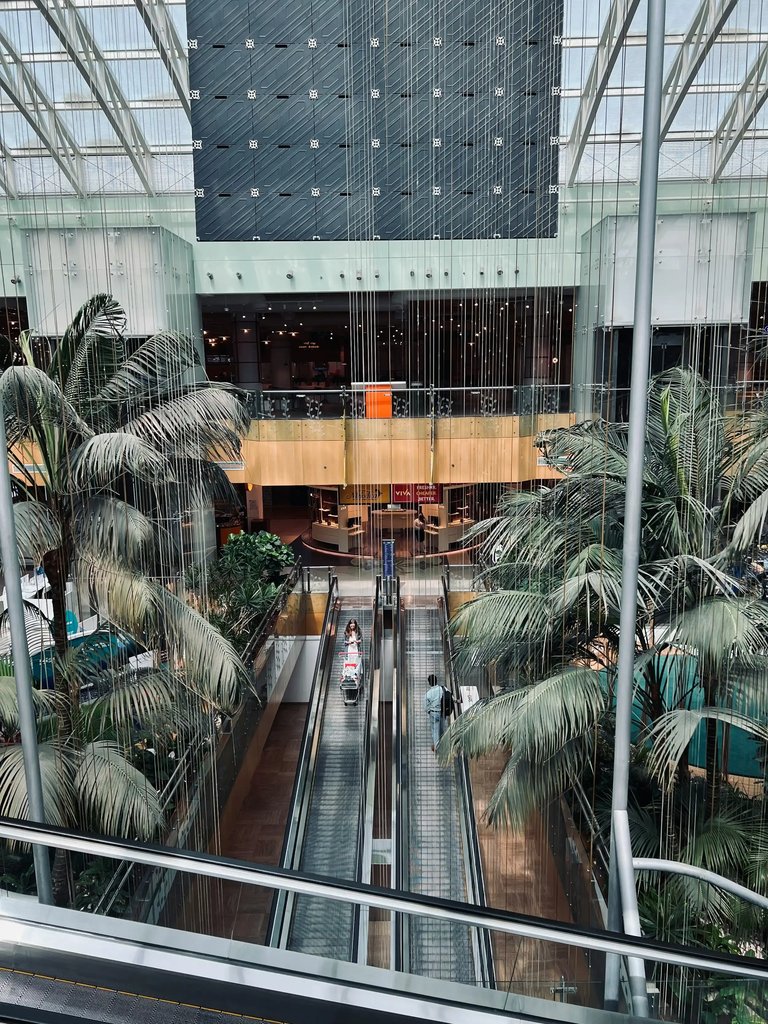 Dubai Mall. Unsplash