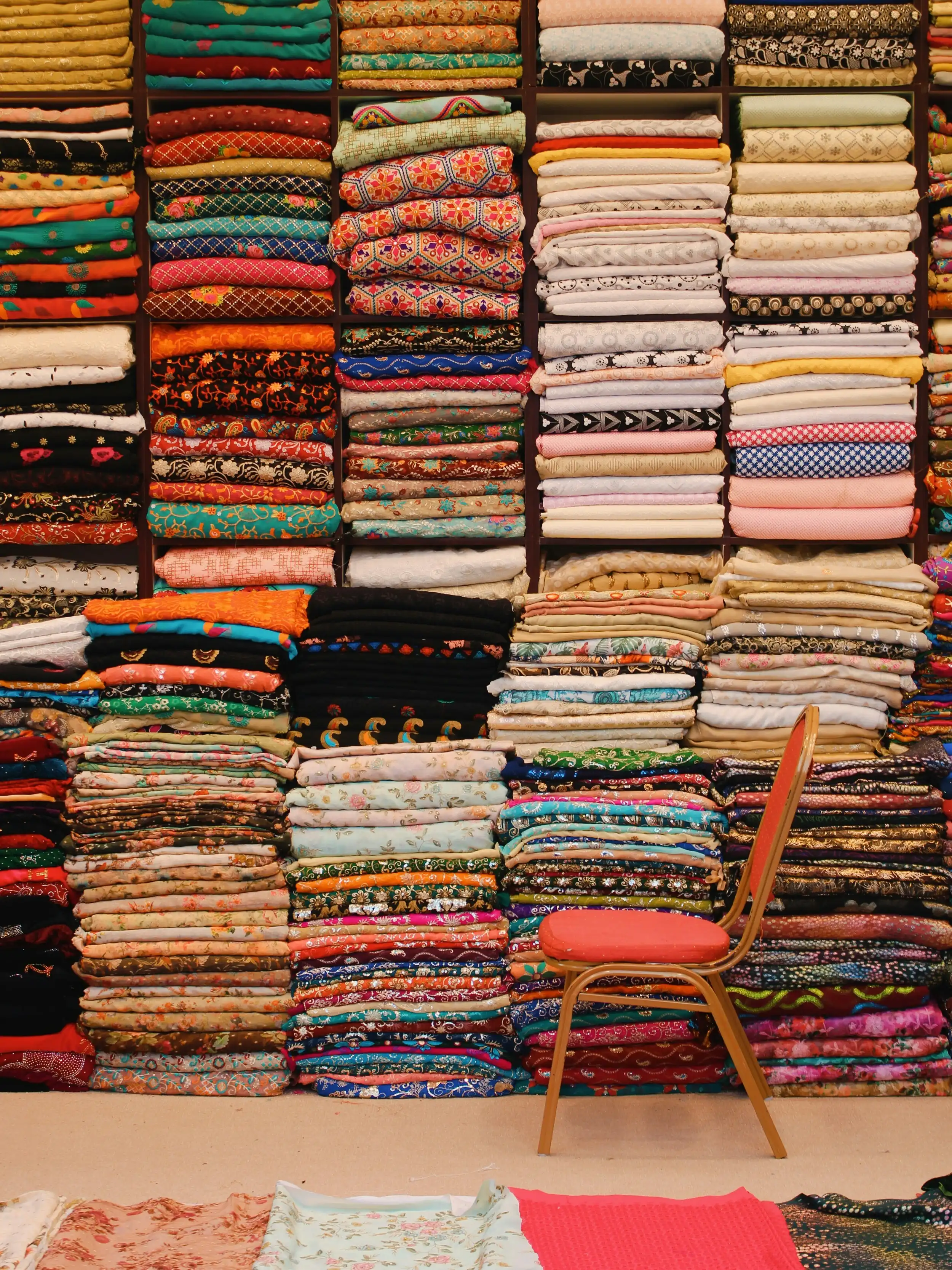 Dubai fabric market. Unsplash