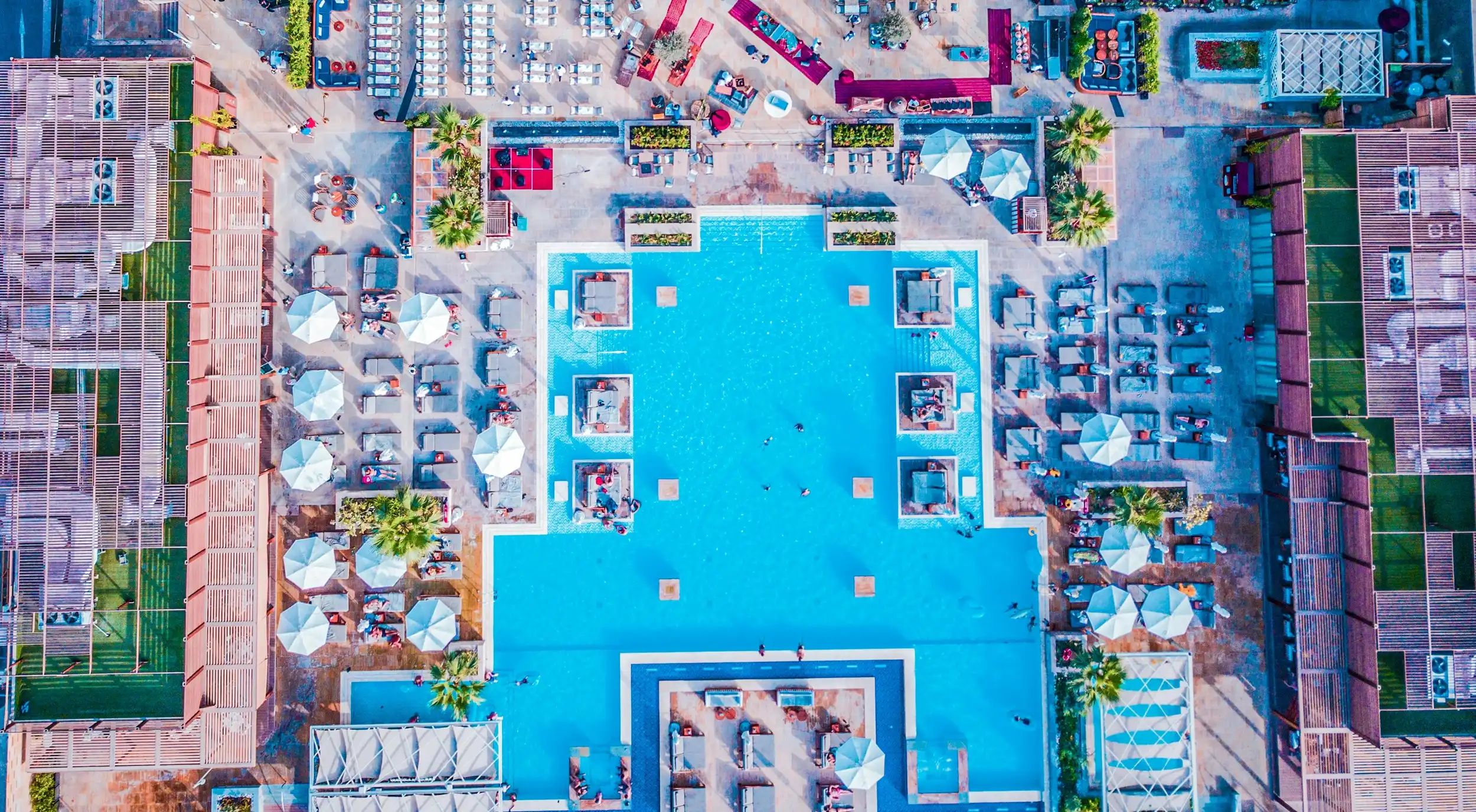 Poolside in Dubai. Pexels