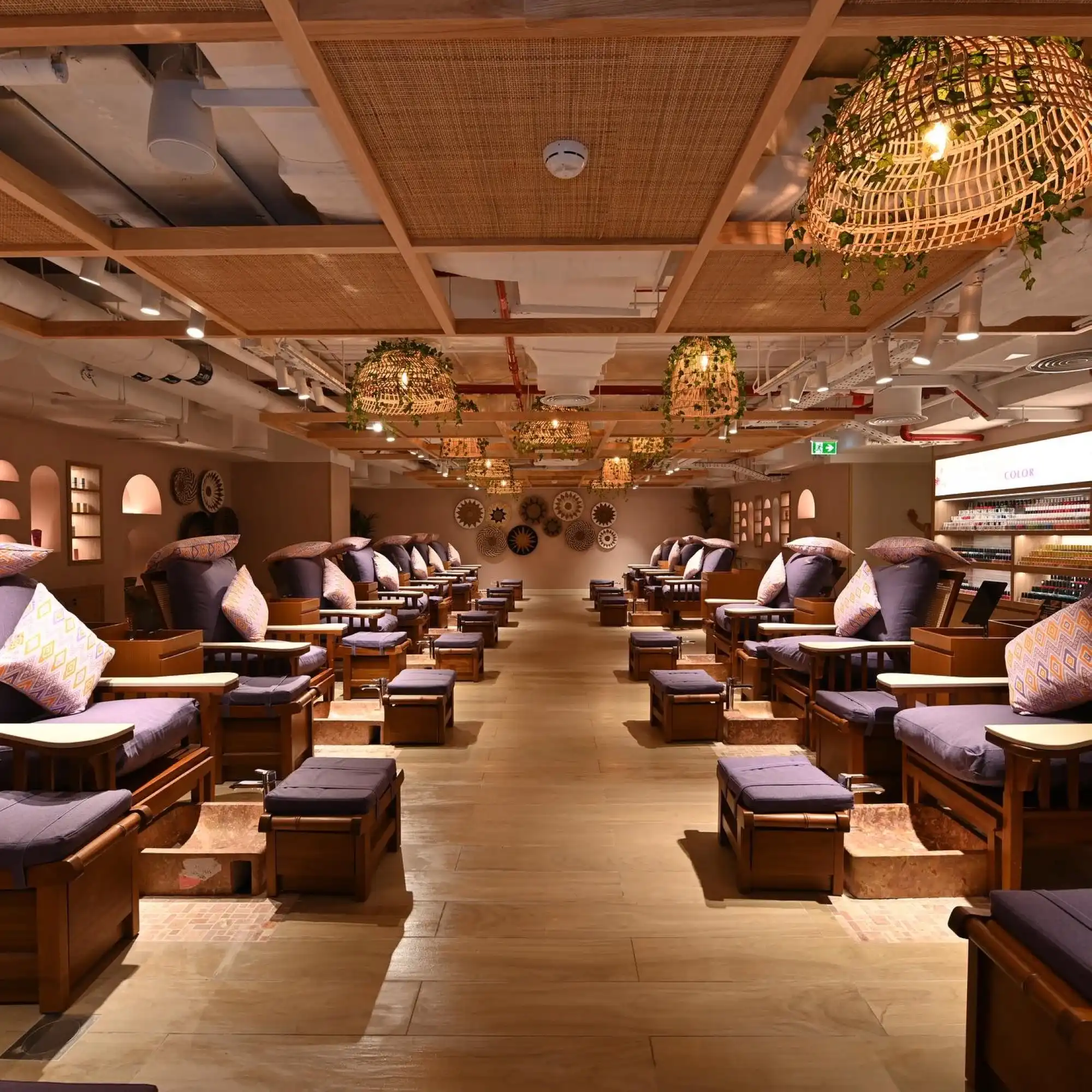 Tips and Toes, Reem Mall branch