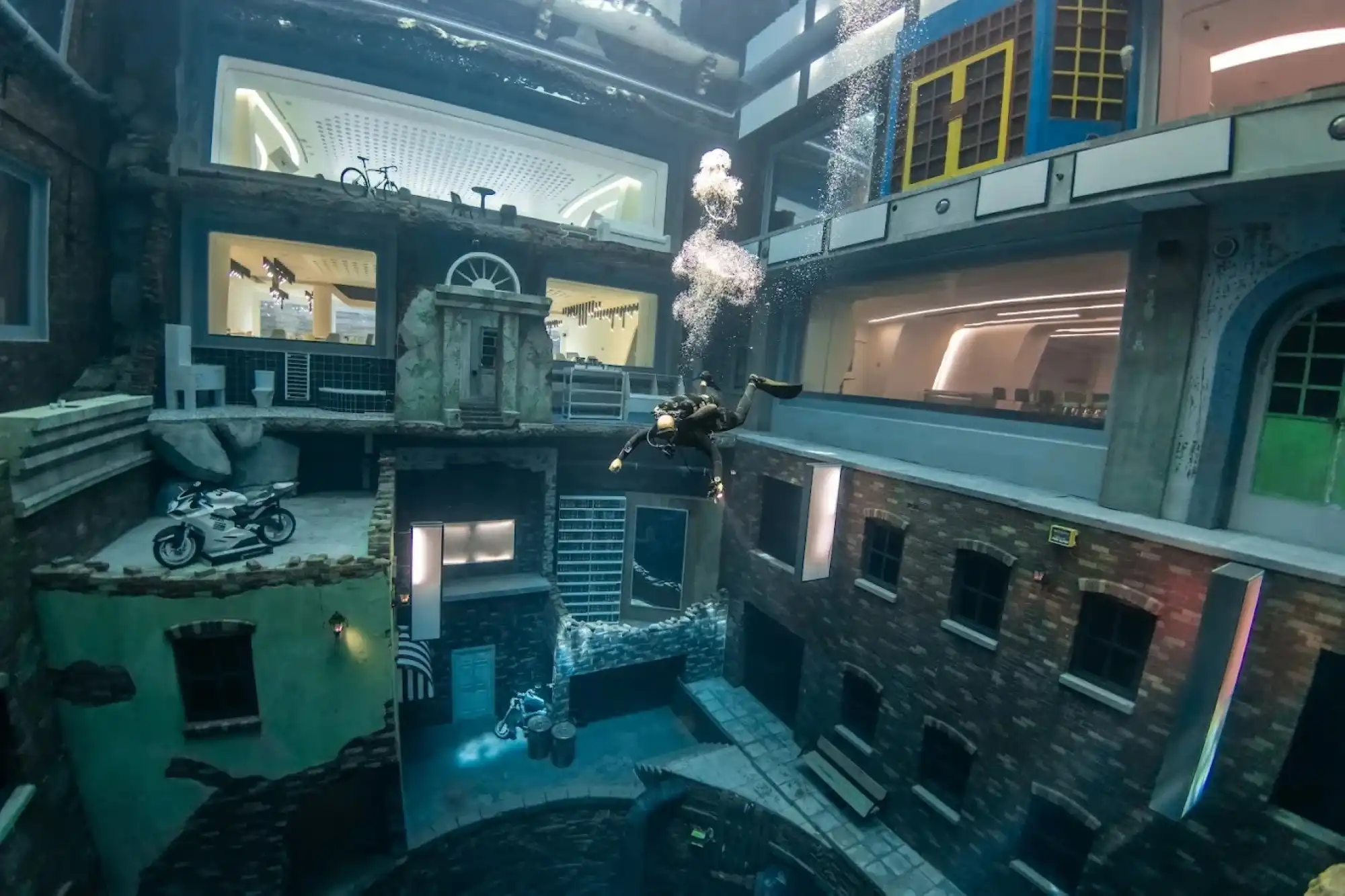 Deep Dive Dubai 