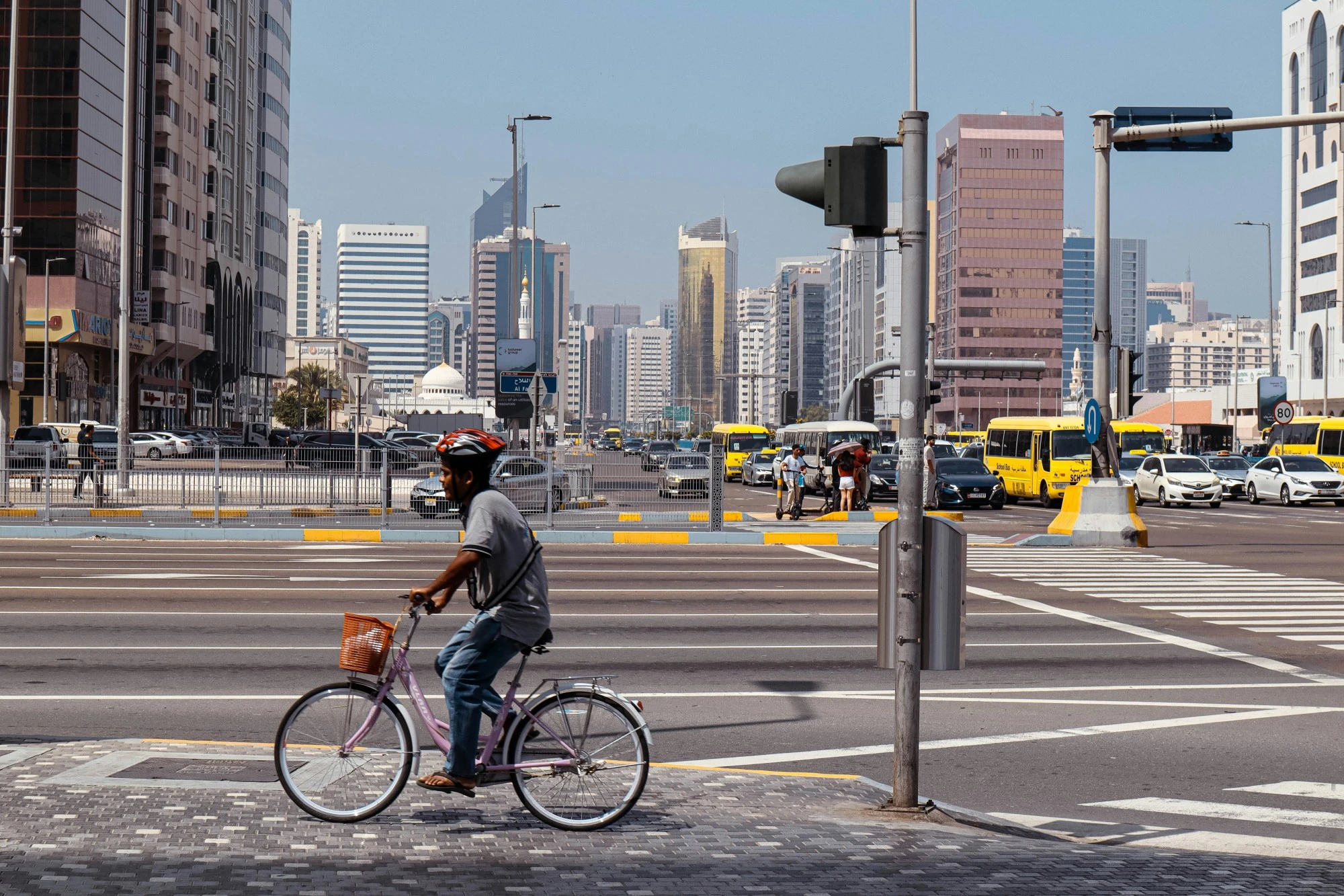 A local cycling in Abu Dhabi. Unsplash