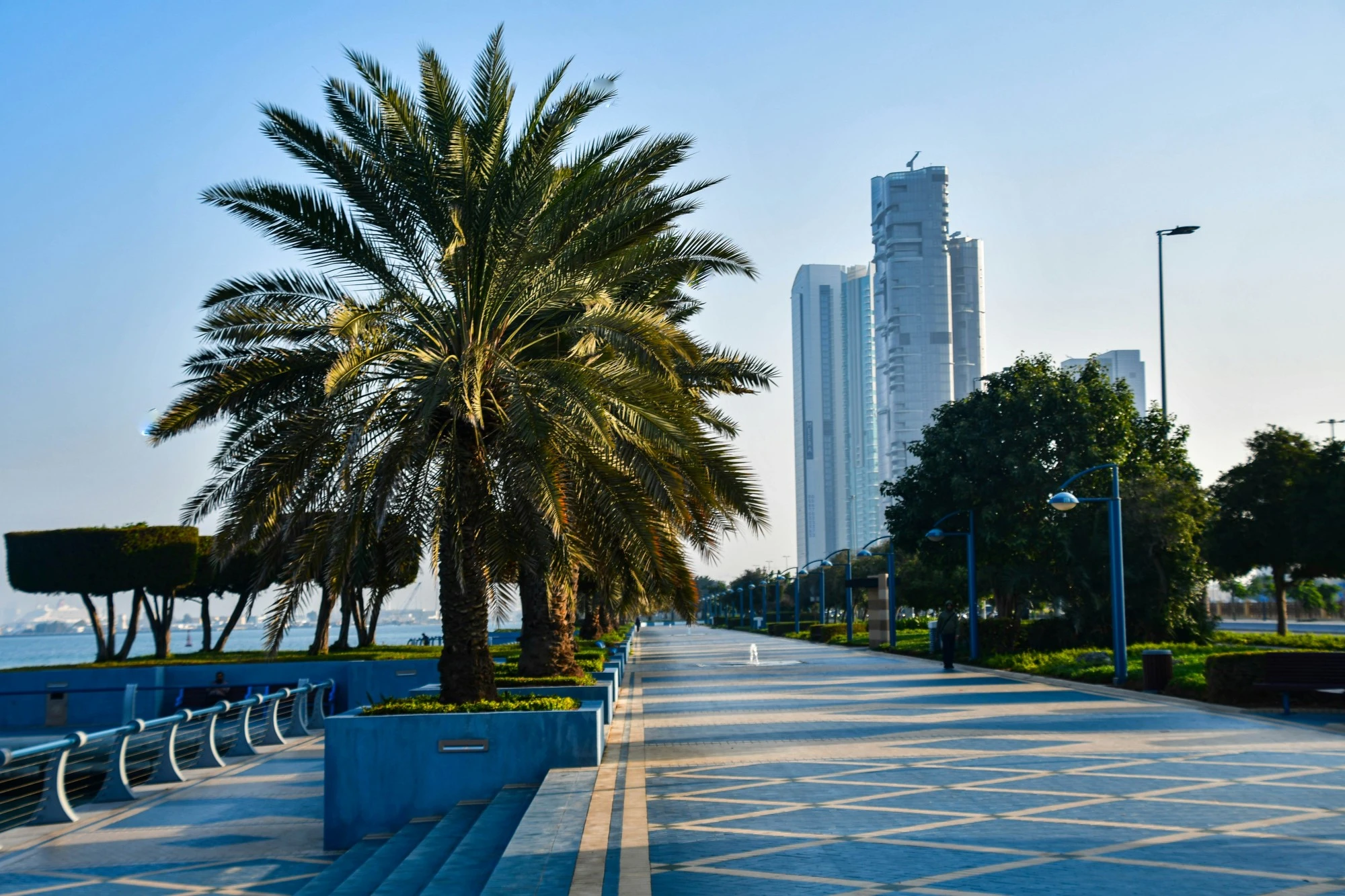 Abu Dhabi Cornice. Unsplash
