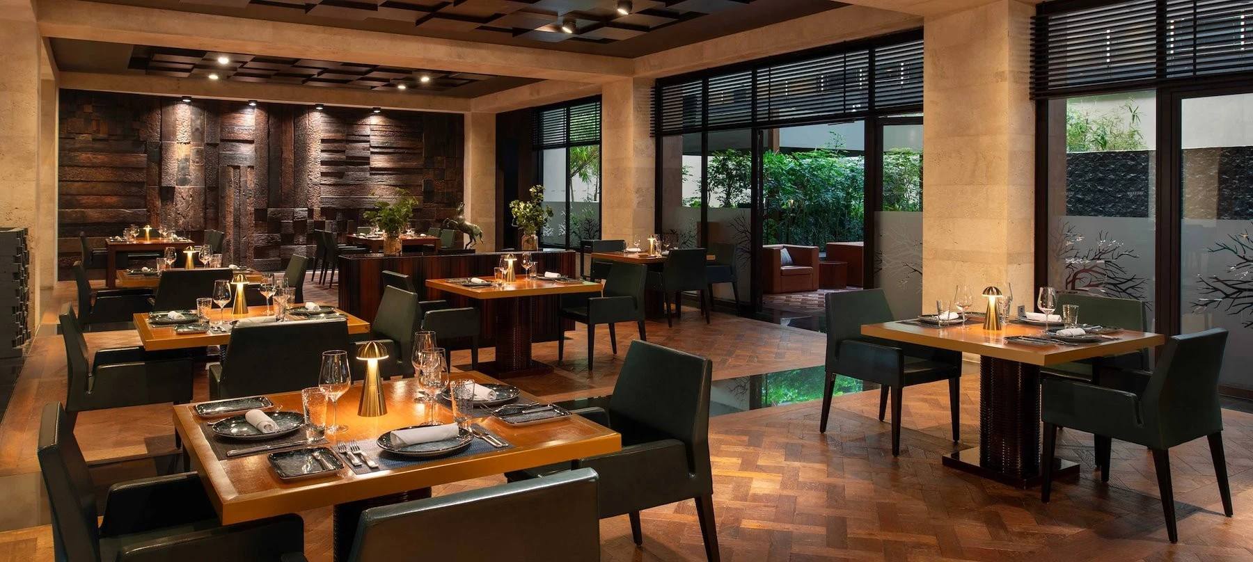 Hunters Room and Grill
