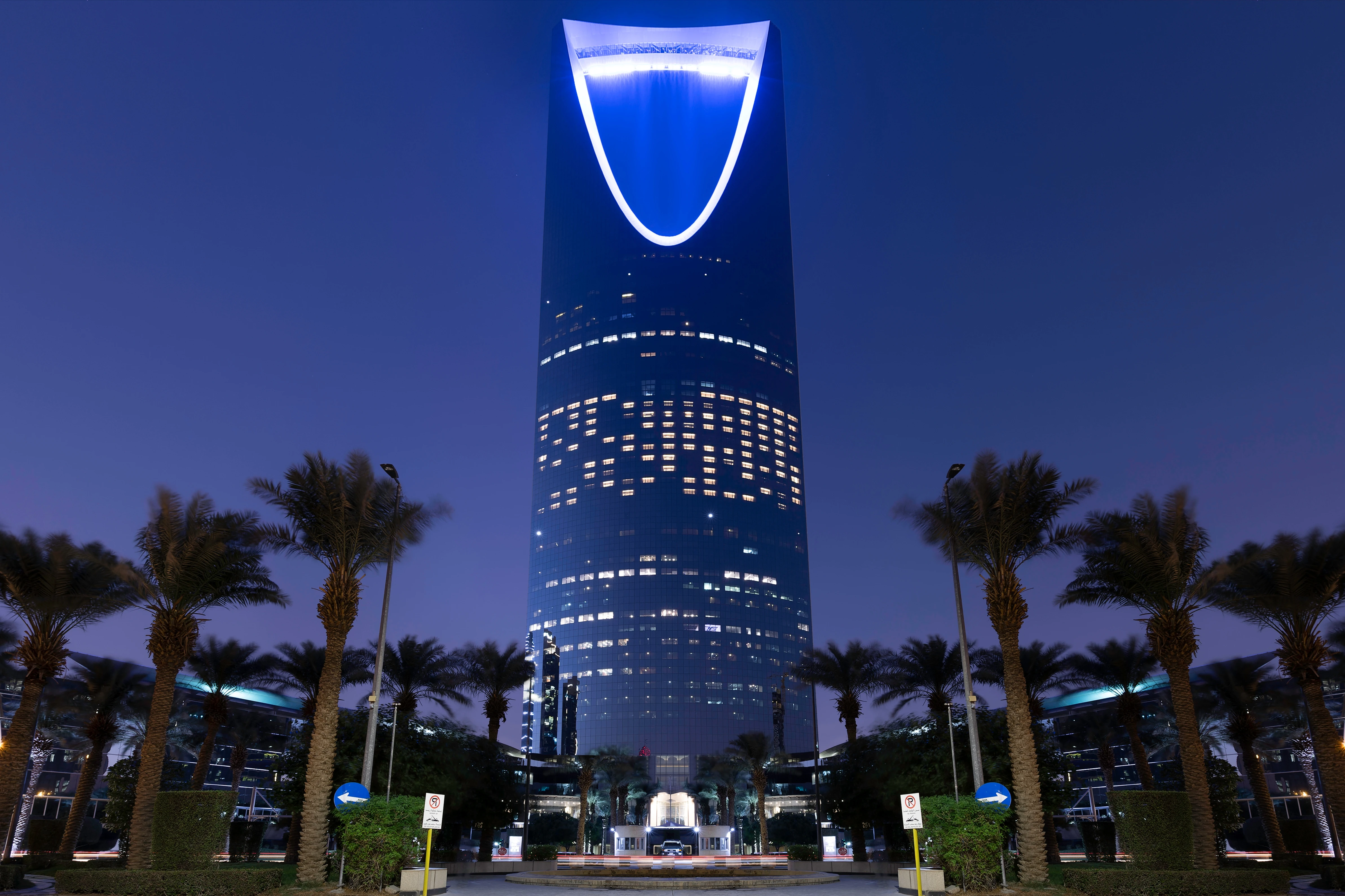 Al Olaya is full of glamorous locations such as the Kingdom Centre