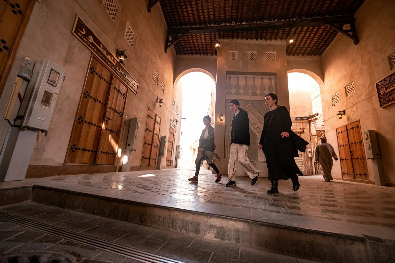 Women walking through Al Qaisariah Souq in Al Hofuf. STA