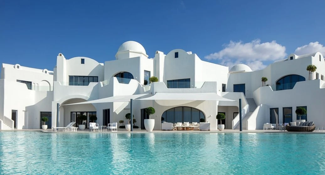 This is not Greece... It's Abu Dhabi