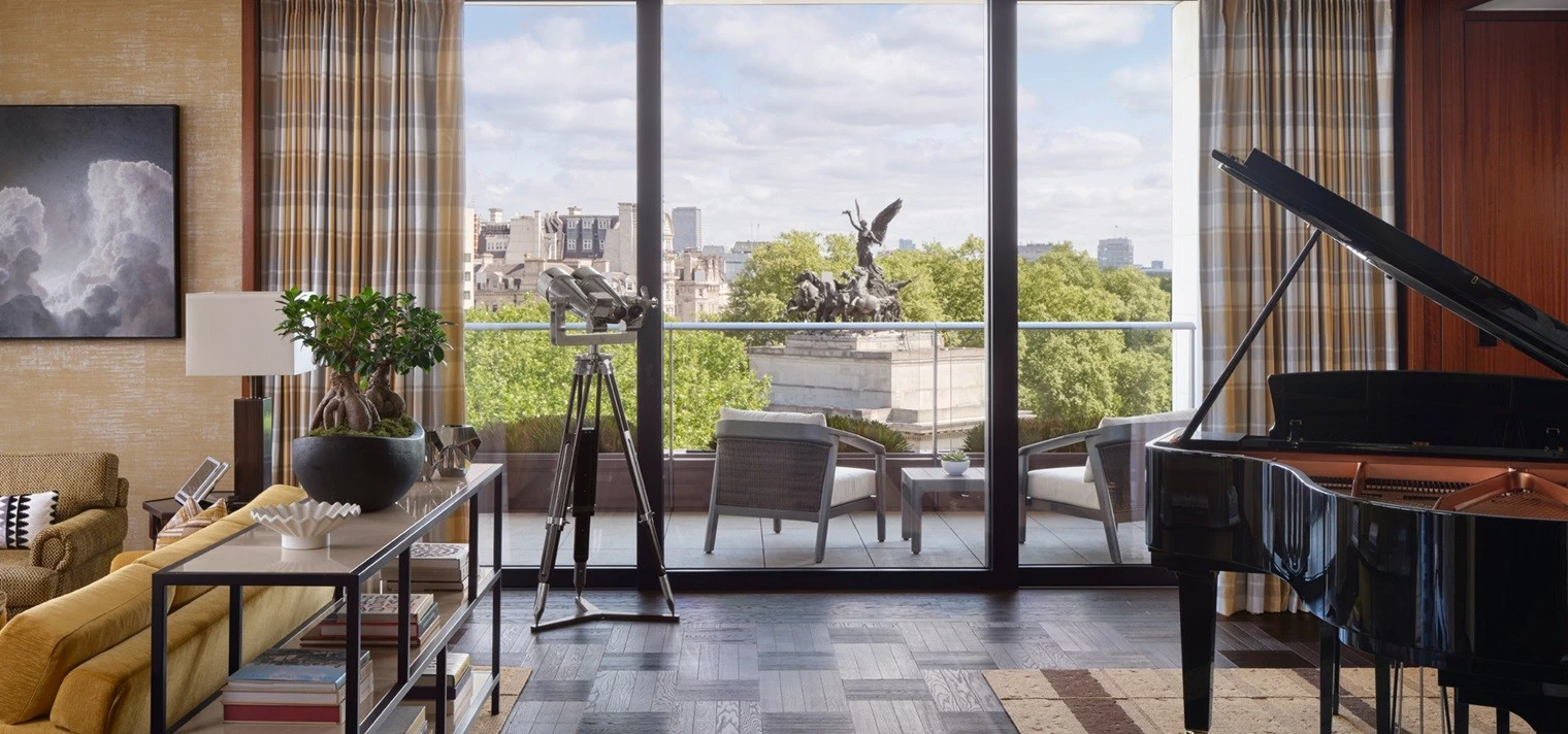 The Peninsula Suite 